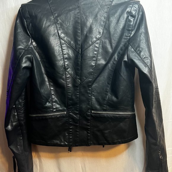Lulu's sz M, 'Up on a Tuesday' Sleek Black Vegan Leather Moto Jacket - Picture 6 of 6